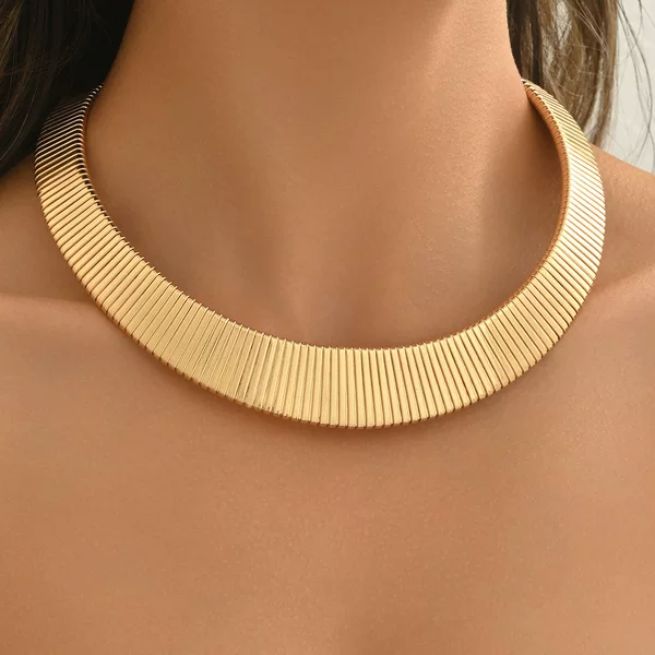 Amazon Hot Sale European and American Retro Exaggerated Metal Wind Ring Necklace Telescopic Elastic Snake Bone Chain Vertical Pattern Collar