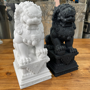 ʯ�{��һ��ʯ��С�{�ӂ��y�h����С̖ʯ�{�[�����ô��T�ڿ��TĹǰ