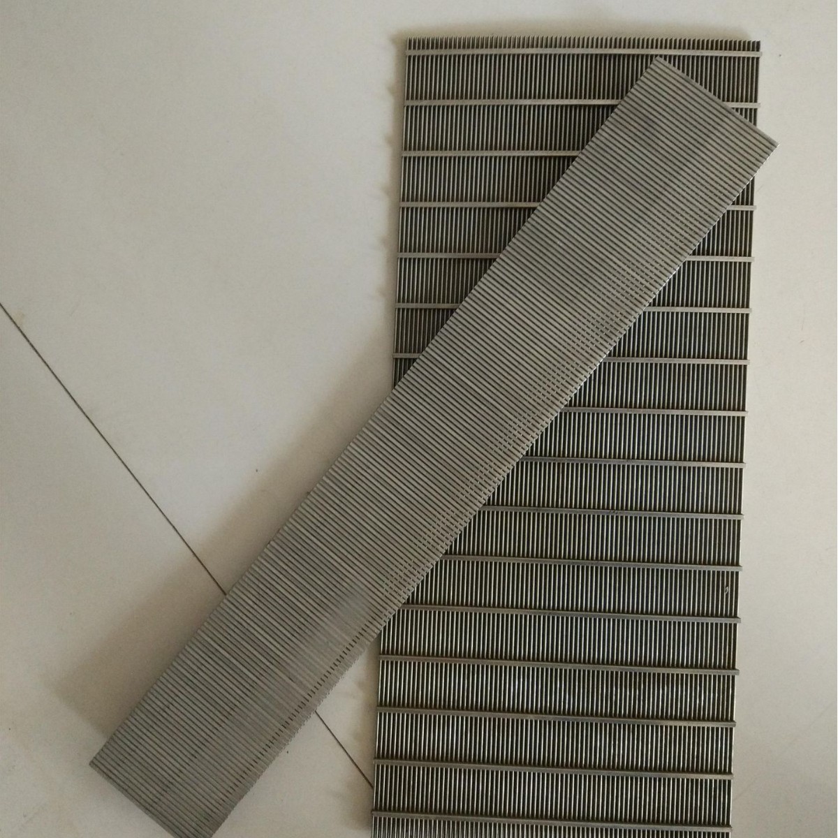 生产：选煤厂锰钢矿筛网 楔形不锈钢矿筛网 焊接矿山条缝筛洗煤网