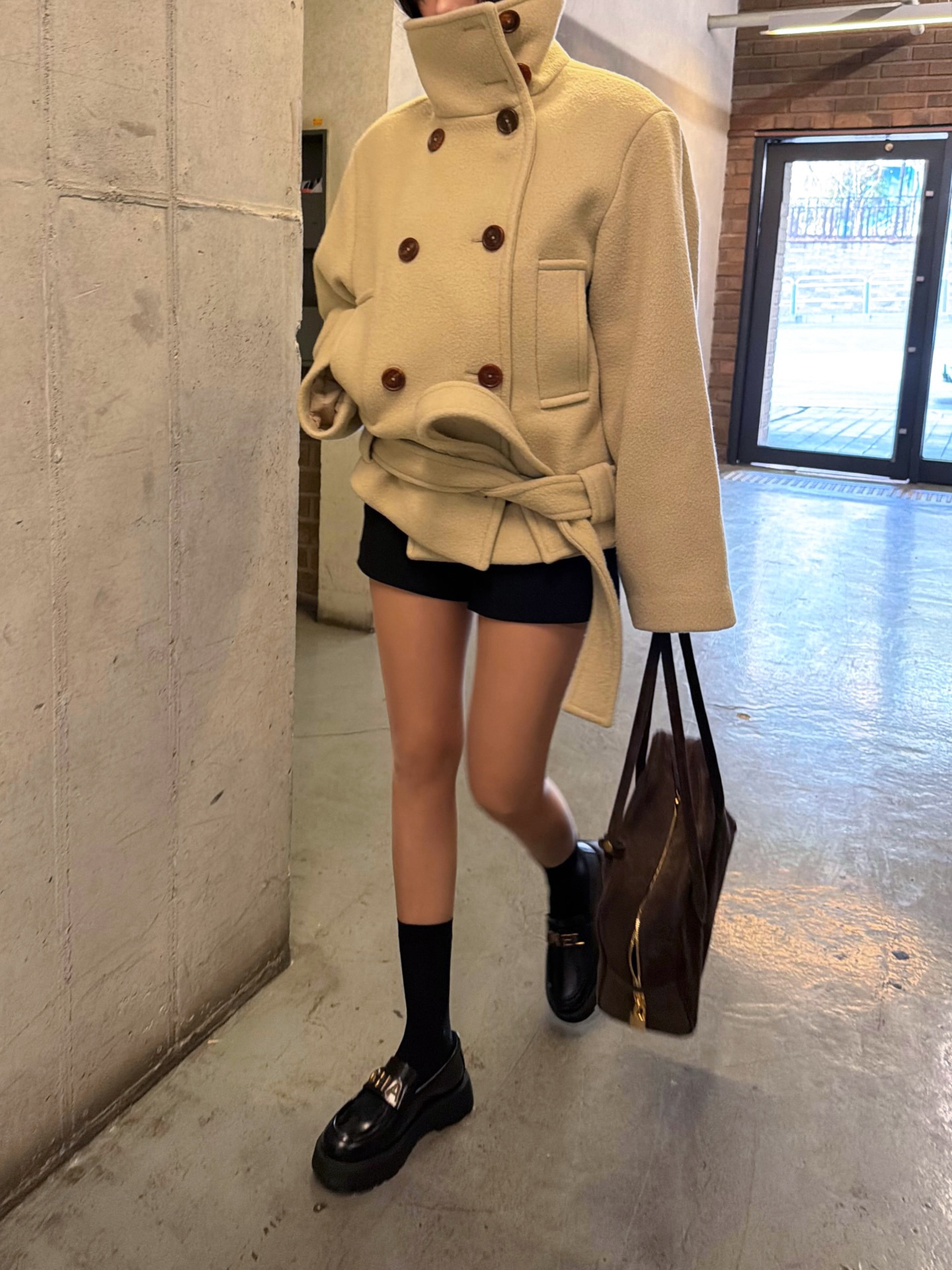 Qadın yun palto Hepburn üslubu, payız-qış 2025, nazik ölçü
