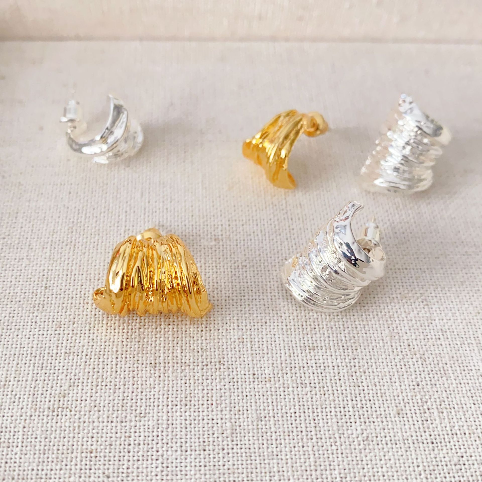 日韓新款銅鍍真金時尚卷葉造型不規則褶皺925銀針時尚百搭耳釘女