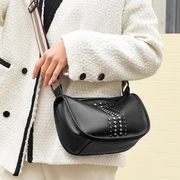 头层牛皮包女士包跨境电 商铆钉包宽肩带质感软皮单肩包