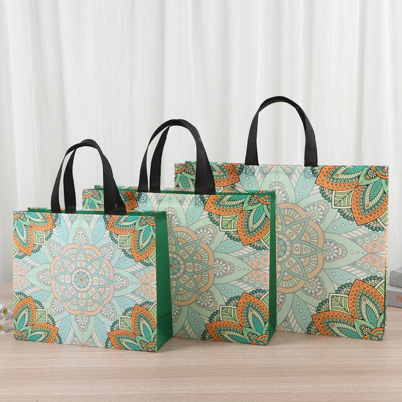 Bolsas de mano no tejidas de patrón creativo de ropa de mano bolsa de embalaje plegable recubierto bolsa de regalo de compras al por mayor