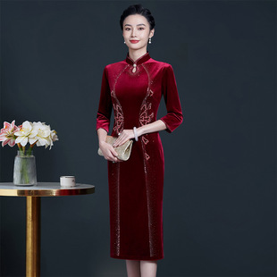 Mother-In-Law Wedding Banquet Outfit 2025 New Summer Mother's Cheongsam Wedding Dress Gold Velvet Mother-In-Law Dress Factory