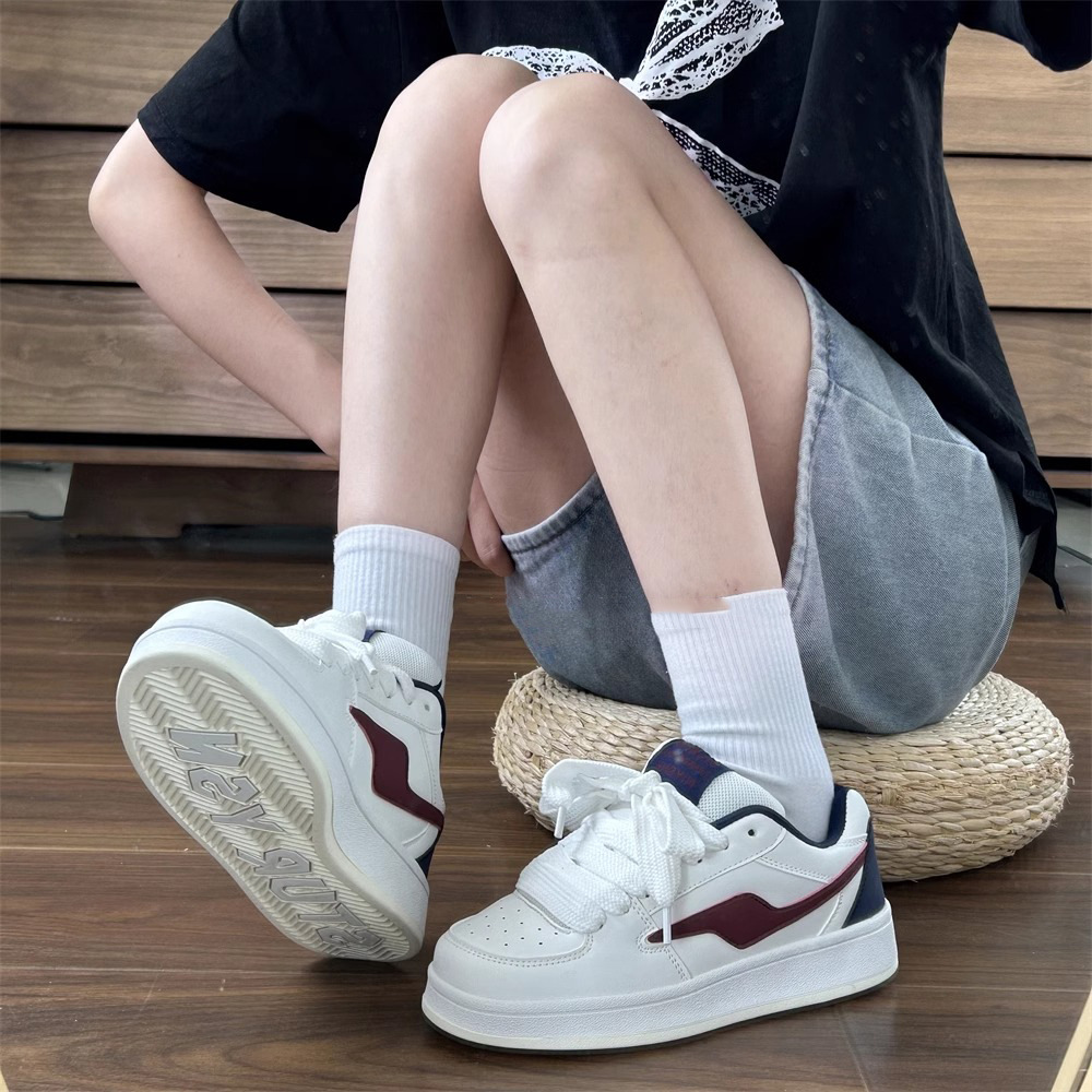 2026 otoño nuevo retro zapatos de pan de suela gruesa zapatos casuales zapatos de skate de moda femenina coreana estilo académico versátil zapatos blancos