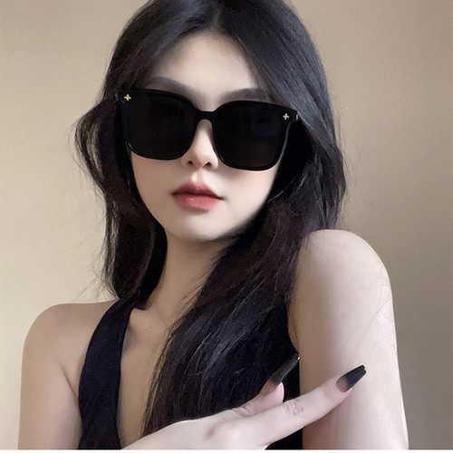 Internet celebrity sunglasses for women Korean version black square frame chain sunscreen sunglasses high-end ins street photography large frame decorative mirror