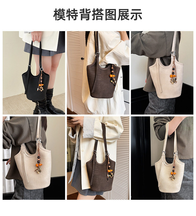 Túi xách nữ dáng xô đeo nách phong cách Hàn Quốc, túi nhỏ gọn đi làm hằng ngày — Gạo trắng không có mặt dây chuyền, Màu cà phê Không có mặt dây chuyền, Đen không có mặt dây chuyền, Gạo trắng có mặt dây chuyền chi tiết 7