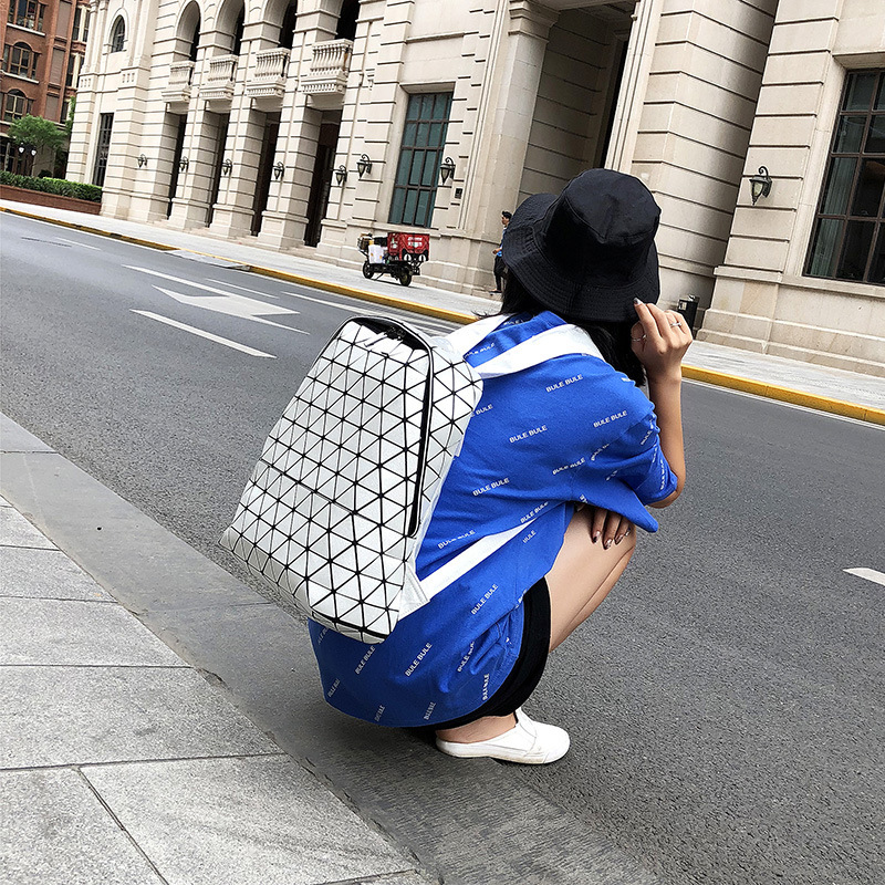 2024 Frühjahr Neue Geometrie Lingge Stoßdämpfende Große Kapazität Unisex PU Computer Rucksack_voghion.com