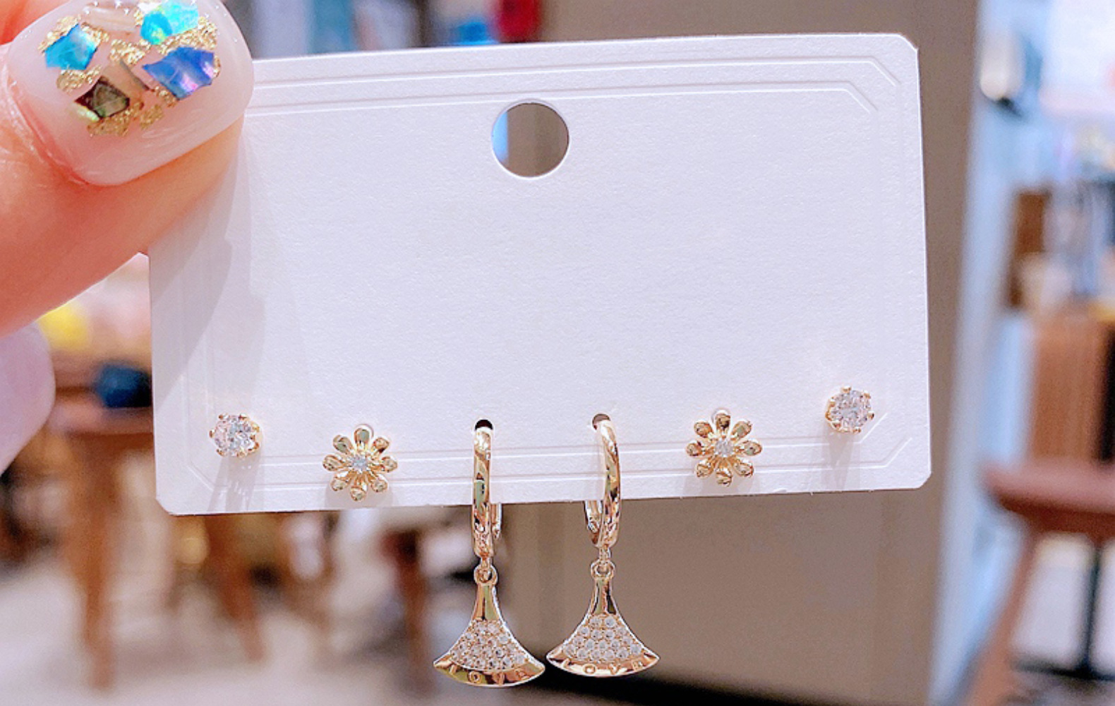 Fashion Earrings Set Female Simple And Exquisite Fan-shaped Ear Buckle Zircon Flower Earrings Combination display picture 10