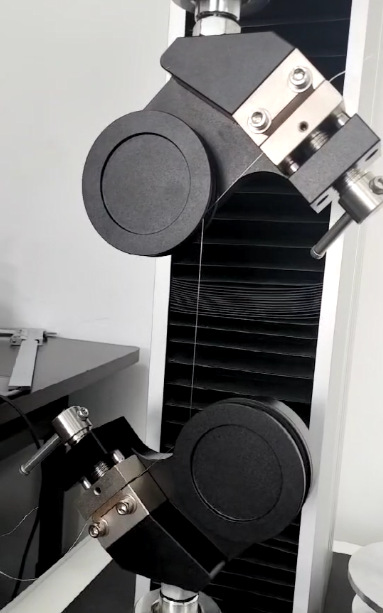 气动拉伸夹具12