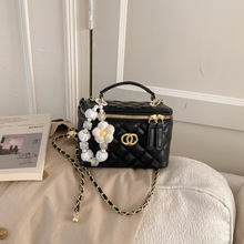 �����¿����Ů�ٴ��|��朗lС�����r��С���L���μ��б���Ů