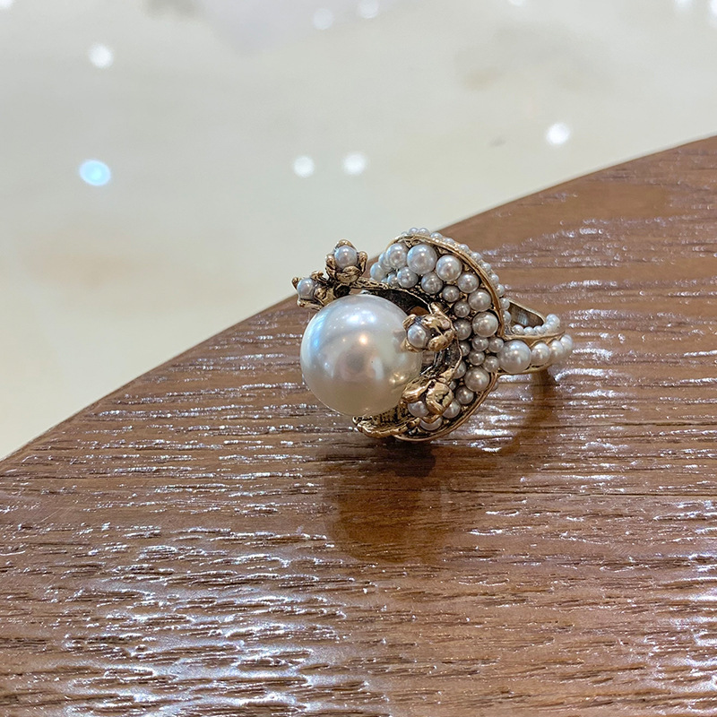 French Retro Floral Pearl Ring Elegant Palace Style Finger Ring_voghion.com