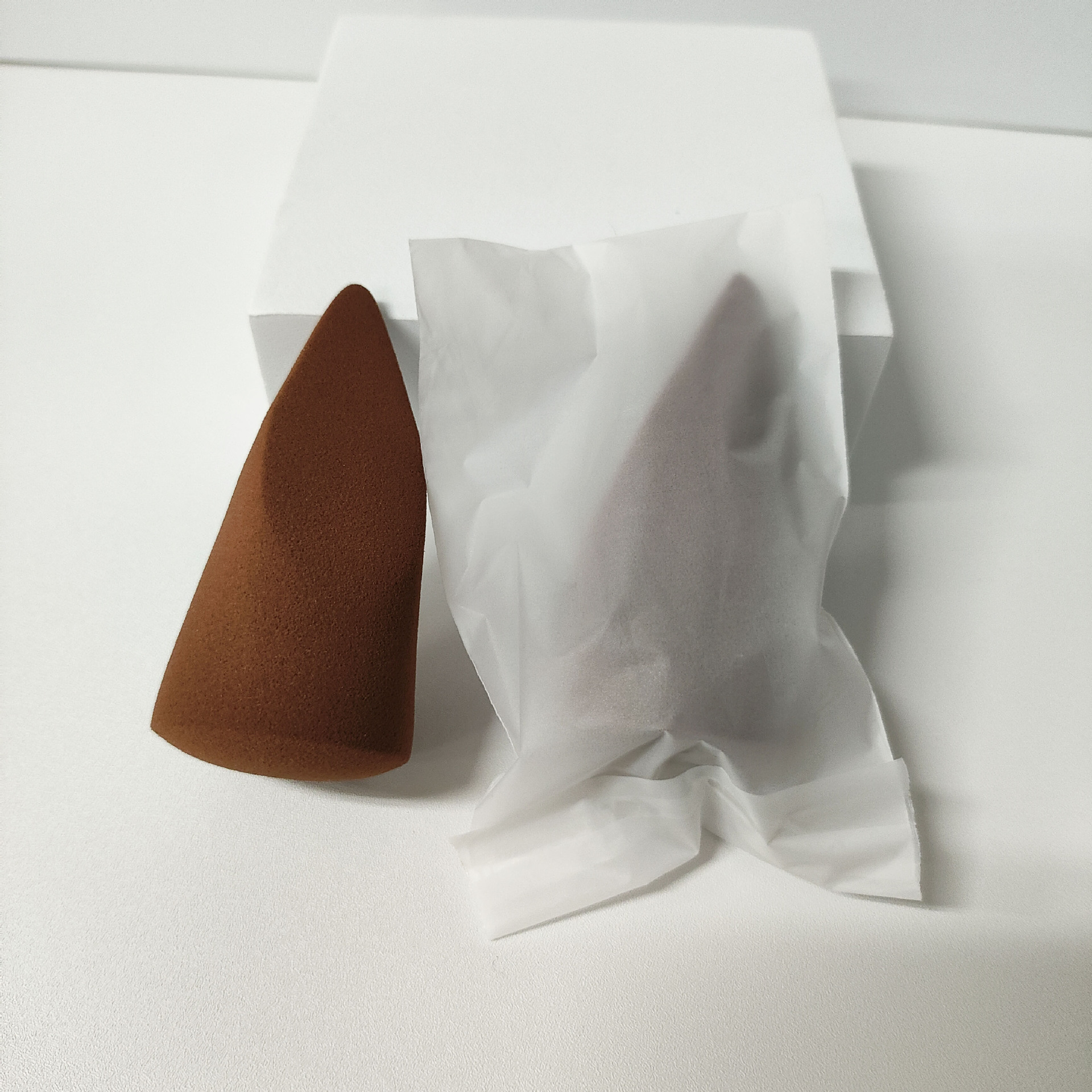 Huevo de maquillaje de belleza, soplo de maquillaje, negro clásico, variedad de formas, maquillaje de forma especial, huevo, herramienta de goteo de corte oblicuo sin látex