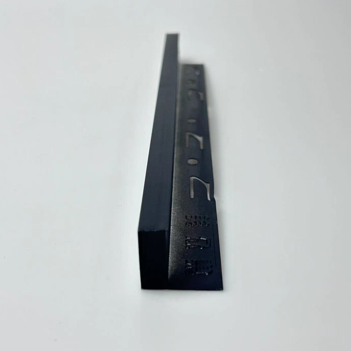 Panel de nido de abeja de techo integrado, refuerzo de aluminio, tira de borde, lujo ligero, accesorios de quilla simples, línea de esquina de aluminio, material de techo 3M