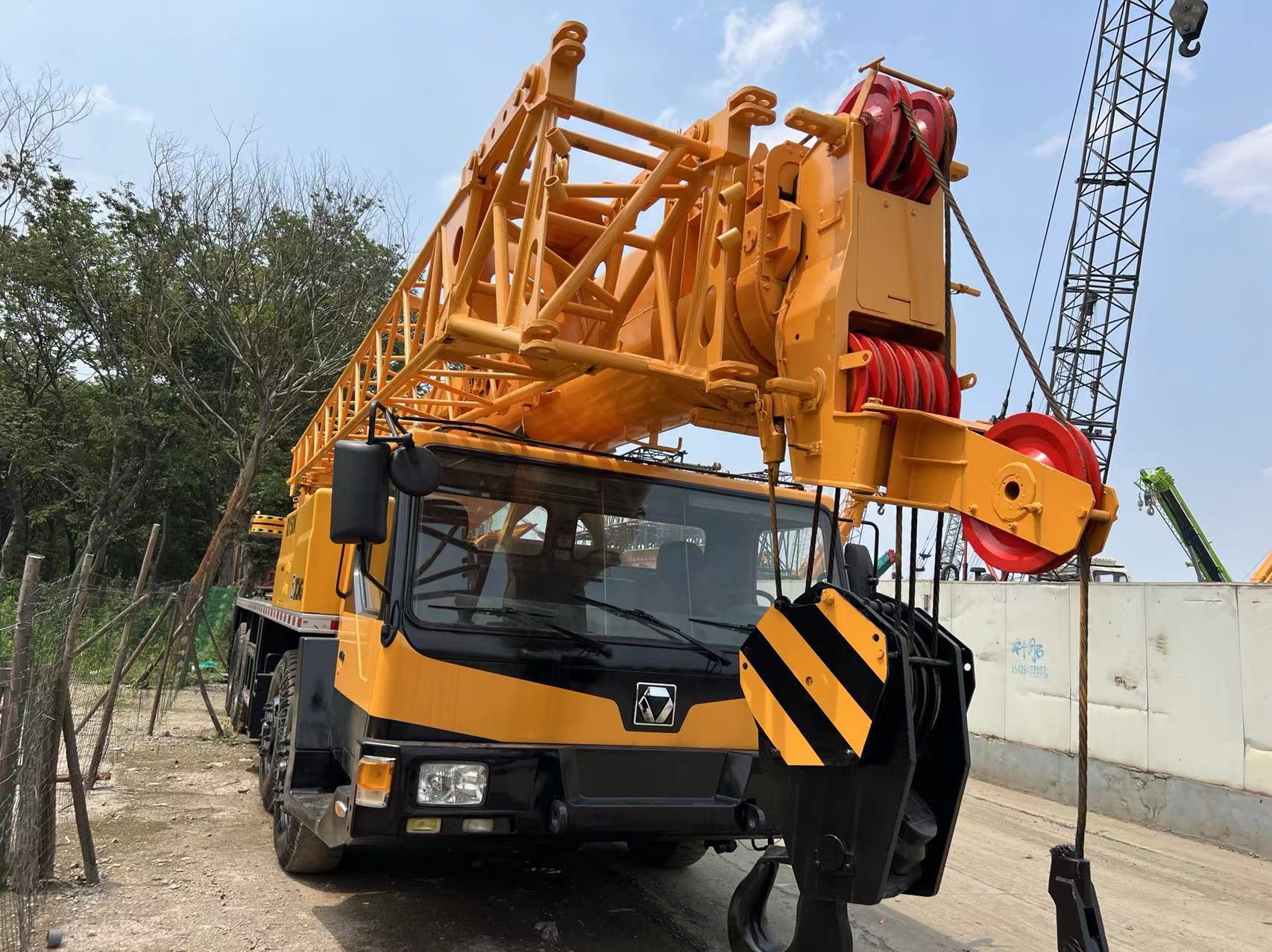 上海厂家促销25、50、100吨XCMG徐工汽车吊 轮胎吊机 外贸出口