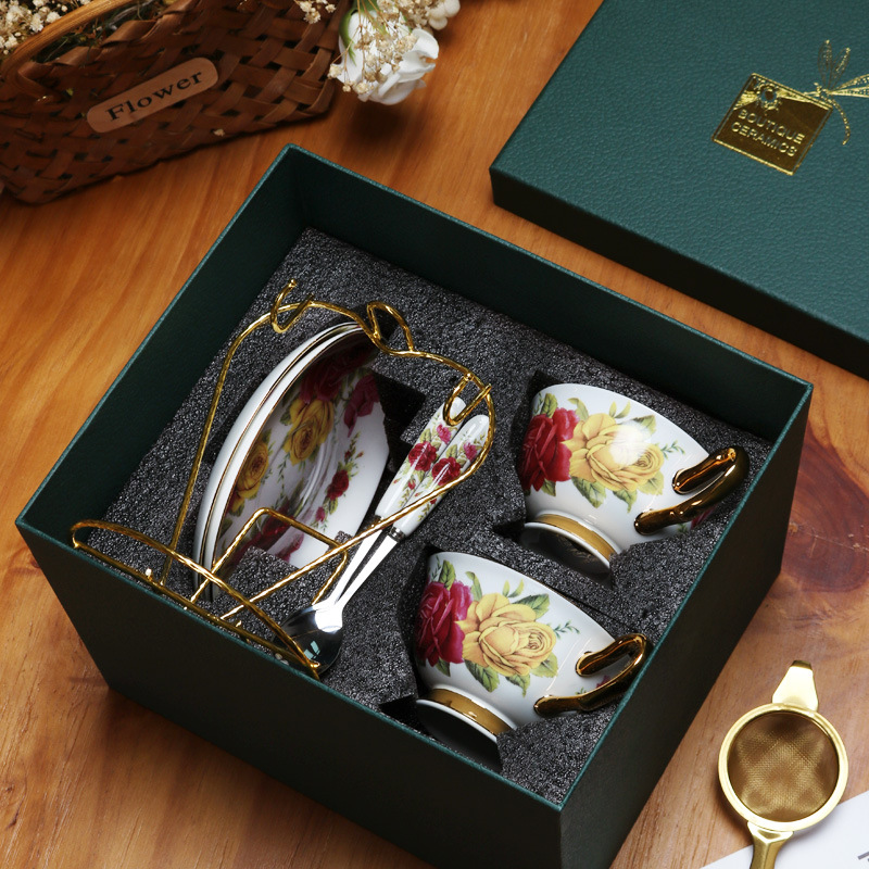Traje de taza de Café de China de hueso de estilo europeo juego de té de la tarde dibujo exquisito de alta gama juego de té de flores de oro traje caja de regalo