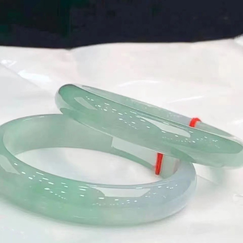 Vòng tay ngọc bích tự nhiên A hàng băng chủng màu xanh nhạt cho nữ chi tiết 6