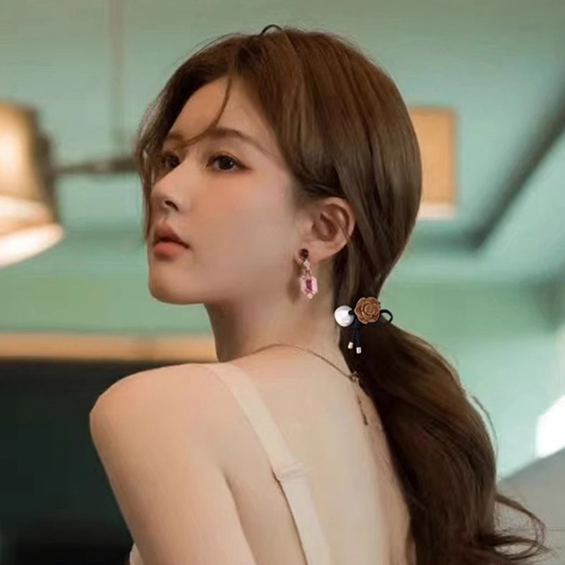 Coletero con Flor de Rosa Roja 2025, Nueva Banda para el Cabello de Alta Gama, Anillo para el Cabello con Perlas, Coletero para Cola de Caballo Baja, Accesorio para el Cabello