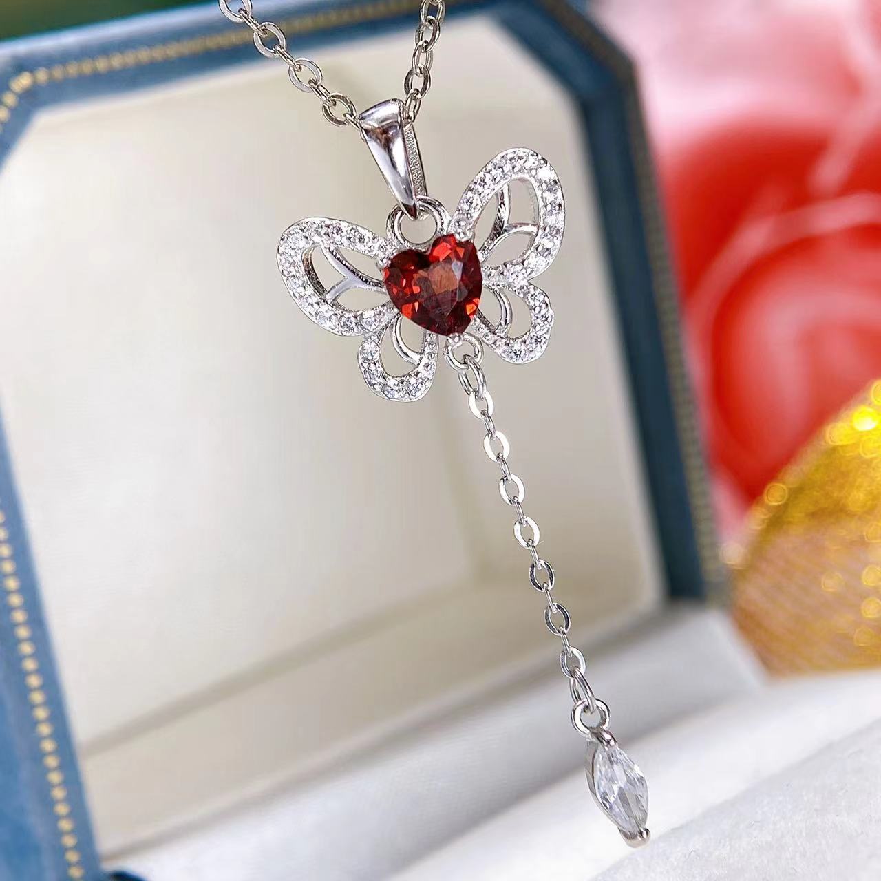 天然石榴石项链女吊坠正酒红色晶体通透水晶项链日韩饰品直播批发