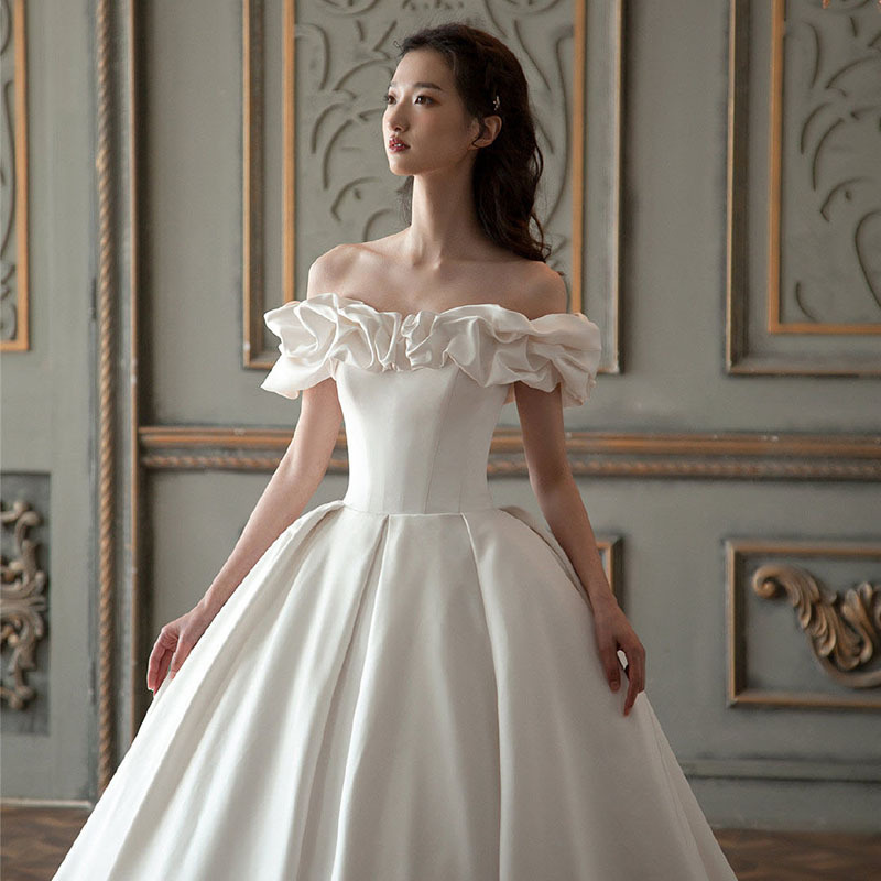 Vestido de novia de satén 2024 vestido de noche nupcial fuera del hombro superficie forjada simple elegante Mori Super Hada sueño vestido de novia