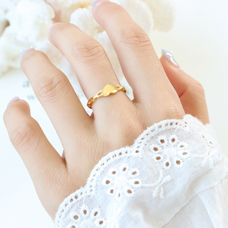 Fashionable universal ring heart shaped stainless steel