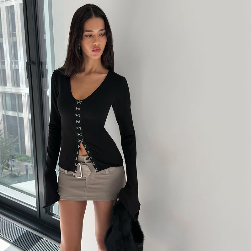 12409 European and American style, trendy women's clothing, retro design, U-neck, button-down, long-sleeved T-shirt, slim-fit, figure-flattering, solid-color top