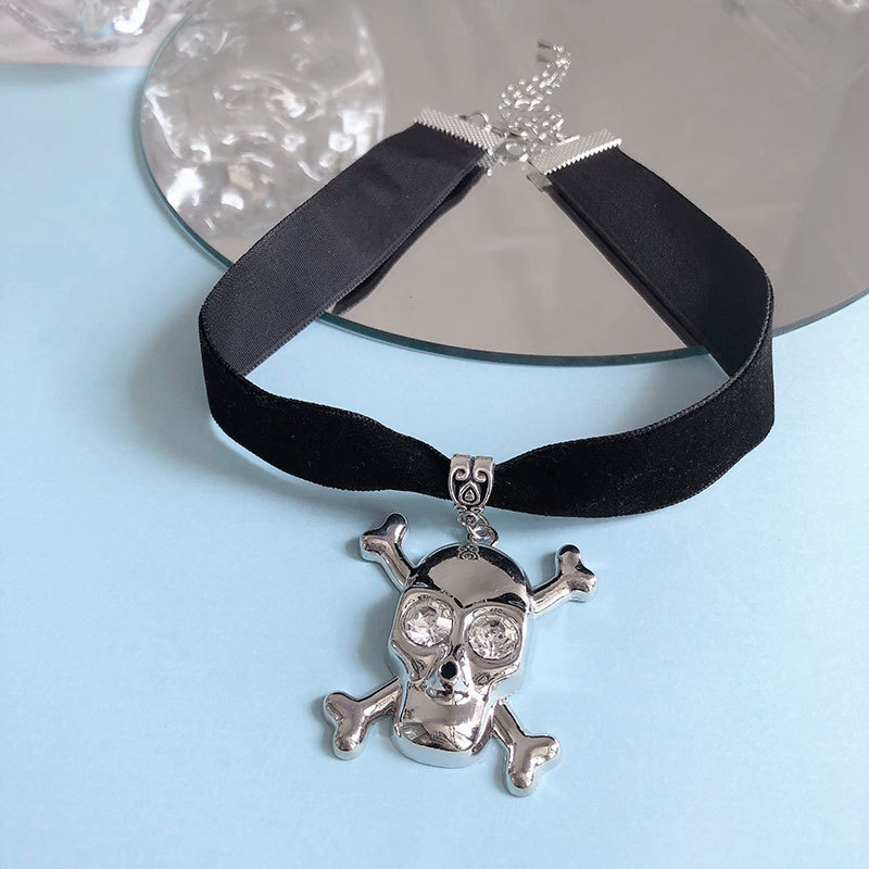 Collana choker con teschio stile punk dark versatile pendente_voghion.com
