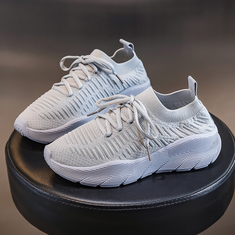 Zapatos de tejido volador de primavera y verano, zapatos casuales deportivos para correr, hombres y mujeres transpirables, calcetines bajos, zapatos transfronterizos F8858