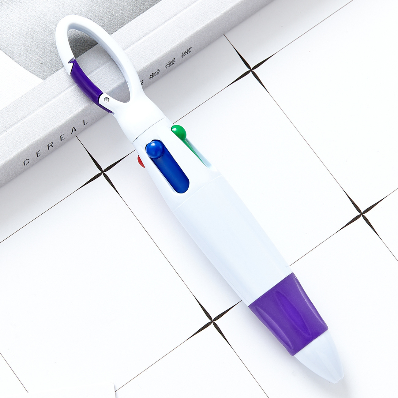 Botón de montaña de cuatro colores pulsar bolígrafo de plástico portátil bolígrafo de bolsillo se puede imprimir logotipo publicitario bolígrafo de regalo