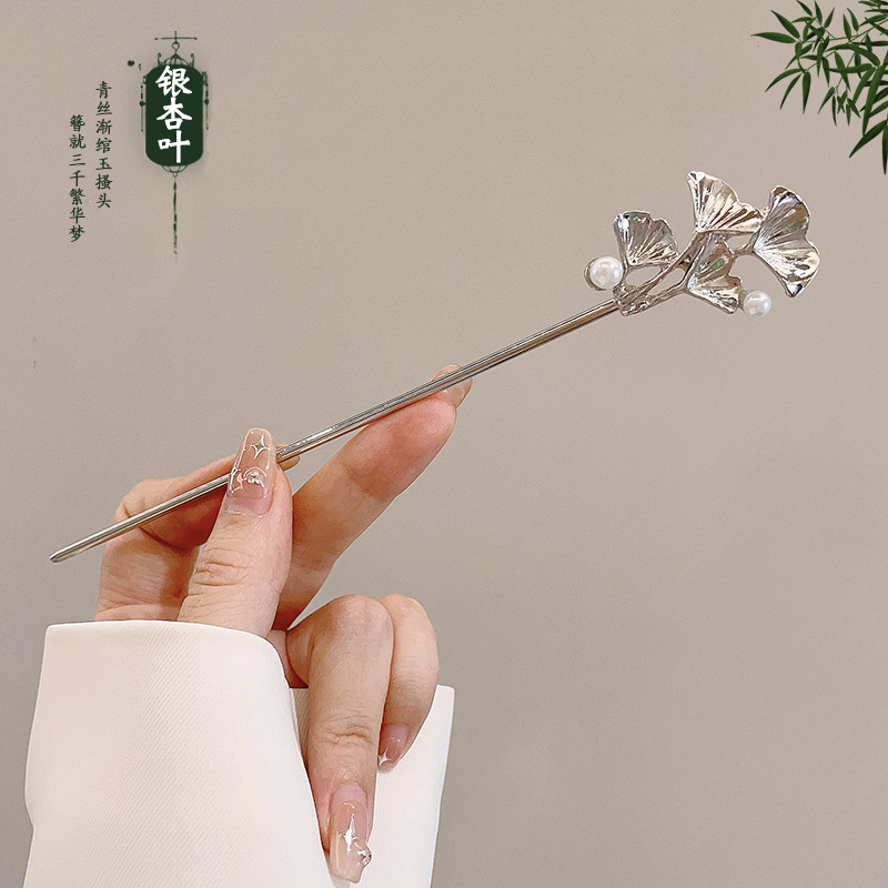 3 perlas en forma de abanico plateado