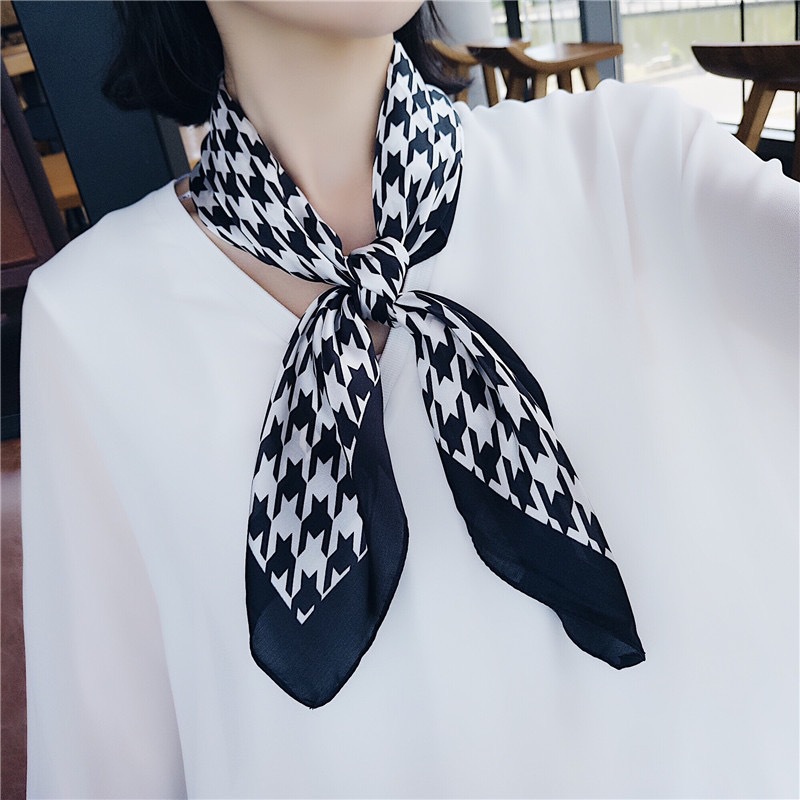 검은 가장자리 houndstooth
