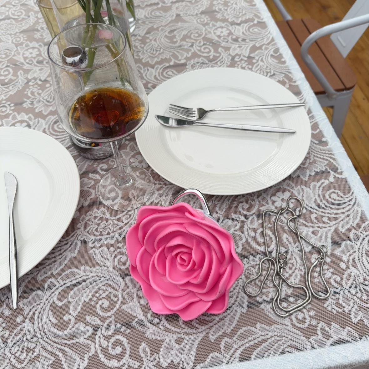 Elegant and stylish rose, versatile for autumn and winter, a box bag with a niche design and a sense of sophistication, a hand-held crossbody bag for dinner parties undefined