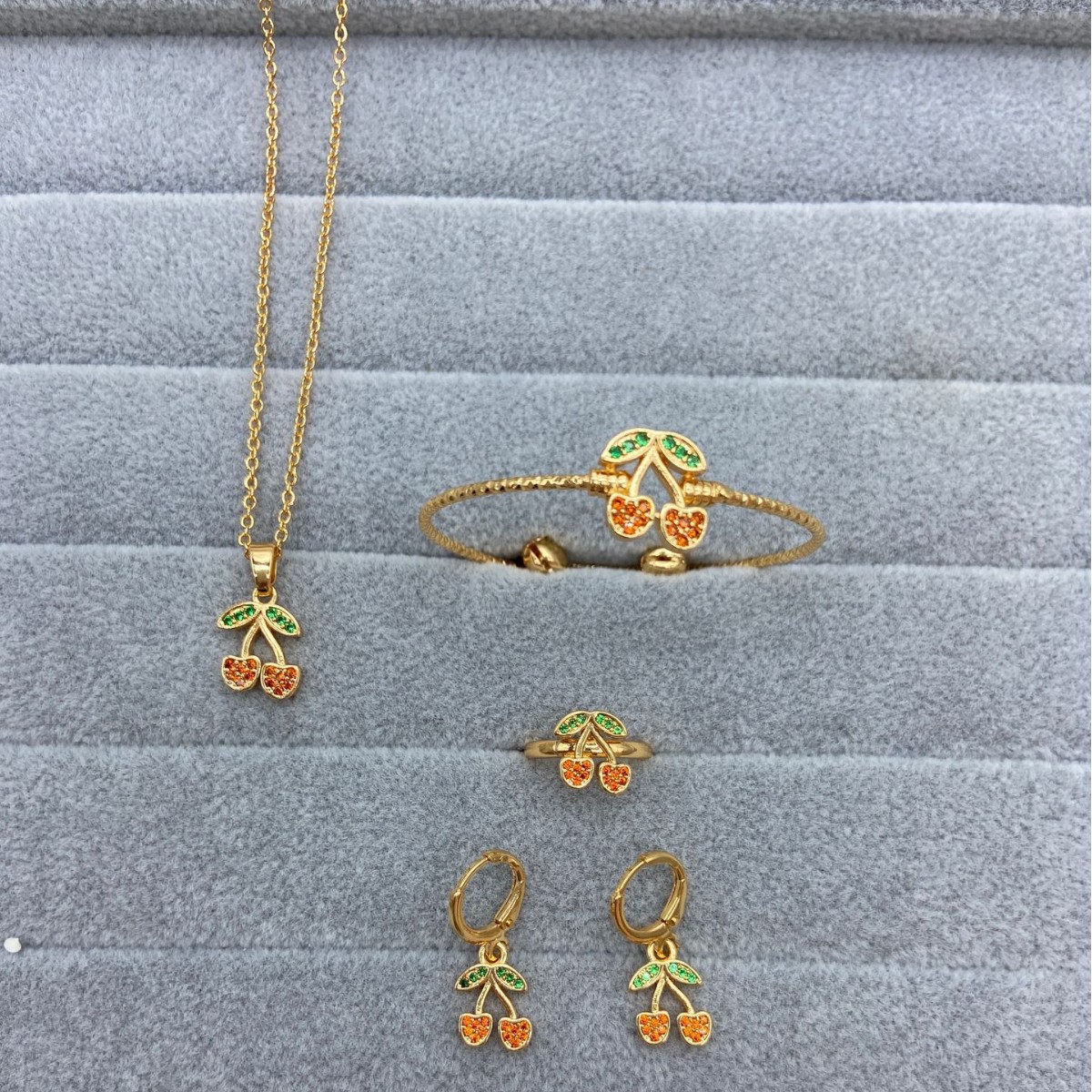 Juegos de joyería para niños mariposa cereza Mickey cobre oro zircon anillo pendientes brazalete collar joyería conjunto de cuatro piezas image 1