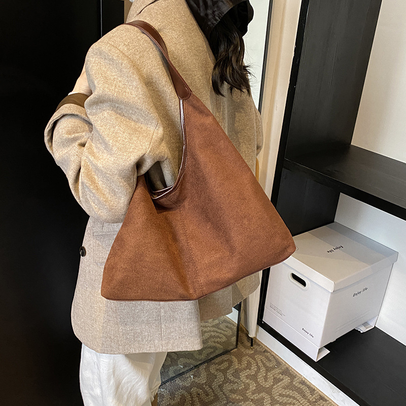 Textura de gran capacidad 2024, otoño y invierno, nuevo tipo de moque esmerilado, bolso de hombro, bolso de hombro de nicho