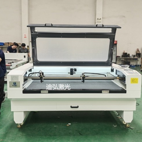ぬいぐるみ布4ヘッドレーザー切断機小型生地レーザー切断機レーザー彫刻機|undefined