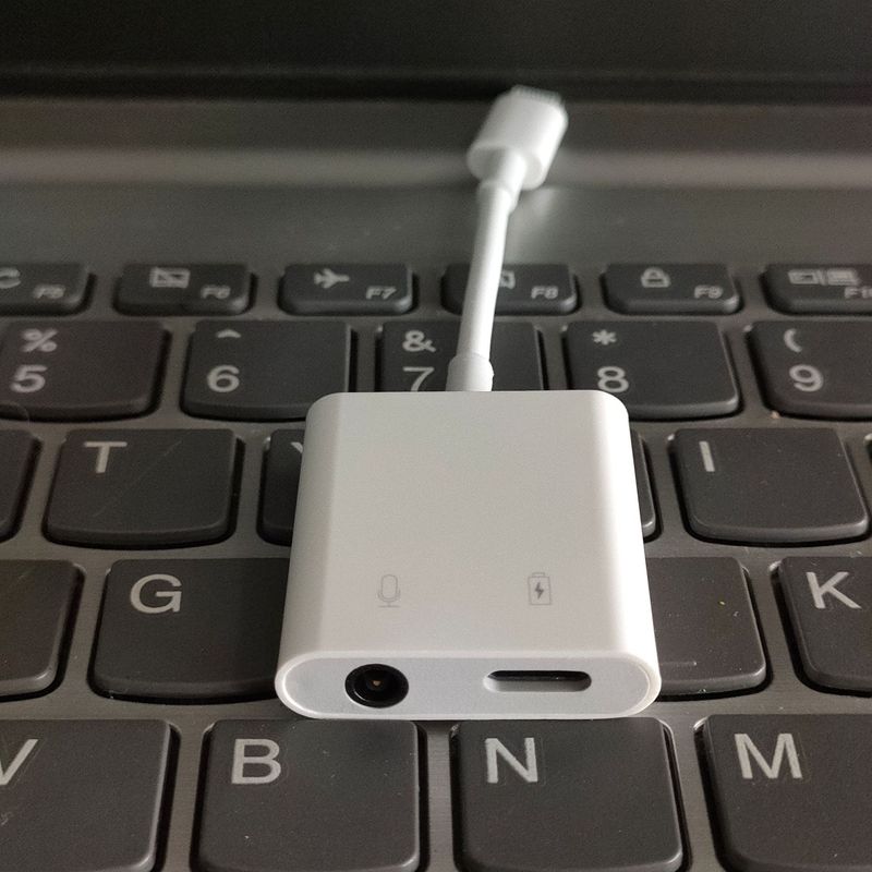 アップルのiphoneアダプターを適用します。|undefined