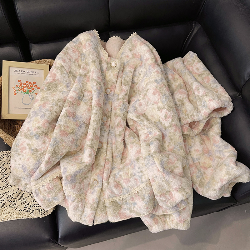Coral Velvet Pajamas for Women in Spring, Autumn and Winter, Thickeneded and Velvet, Warm, Cute, Loose, Half-Velvet Home Clothes Two-Piece Set Coral Velvet Pajamas for Women in Spring, Autumn and Winter, Thickeneded and Velvet, Warm, Cute, Loose, Half-Velvet Home Clothes Two-Piece Set