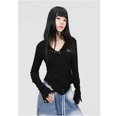 ギャルの黒いレースは2枚の秋冬の長袖をつなぎ合わせて、tシャツのデザインをします。