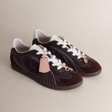 2026�����¿��ӖЬ�r�г����͹��\��Ů���eЬ�ٴ�ͨ�ڰ�ЬС�A�^