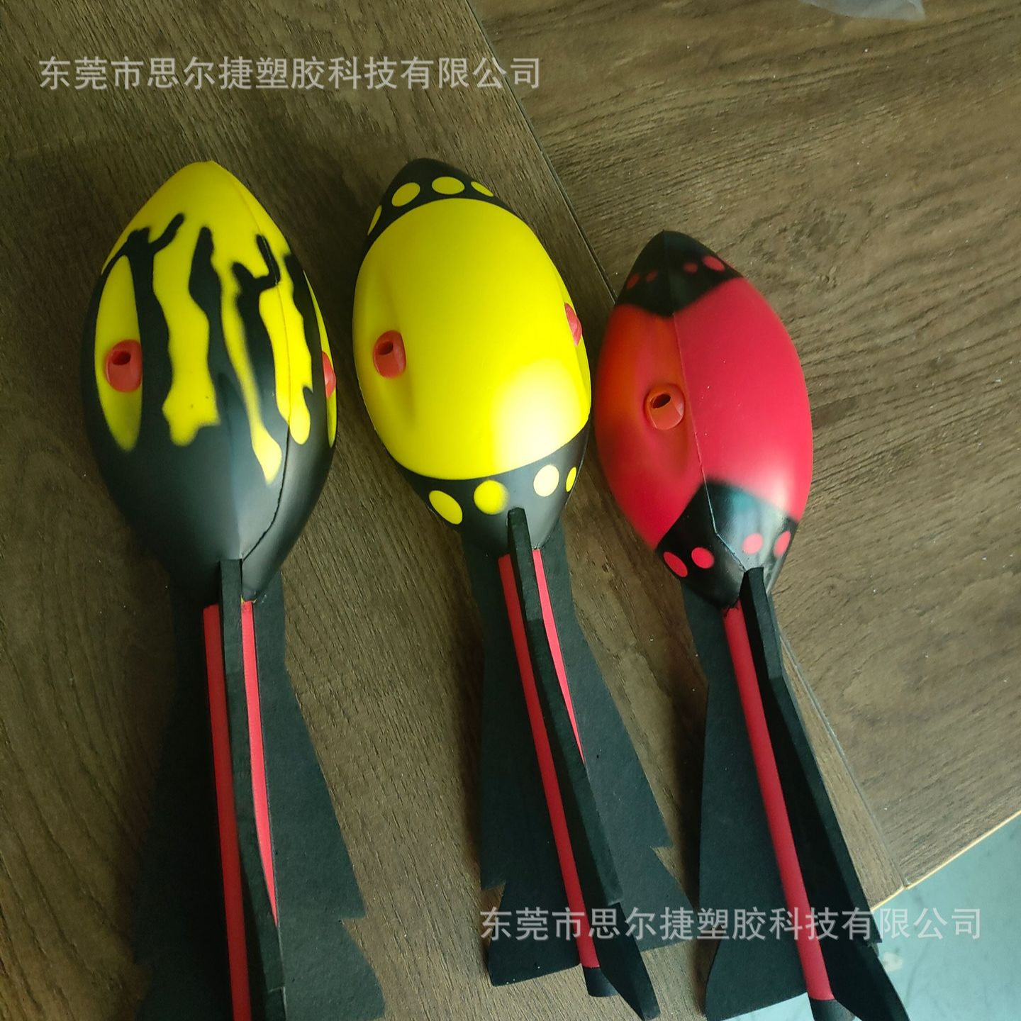 Bola de vuelo PU espuma silbato Bola de dardos Bola de cohete silbato Bola de lanzamiento silbato Bola de presión fábrica directa del pelo