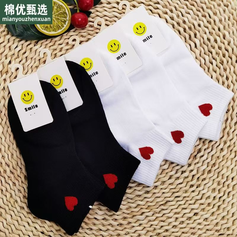 Street-style trendy socks, understated and versatile, black and white with red hearts, women's spring/summer thin, breathable, and sweat-absorbing short boat socks, wholesale Street-style trendy socks, understated and versatile, black and white with red hearts, women's spring/summer thin, breathable, and sweat-absorbing short boat socks, wholesale