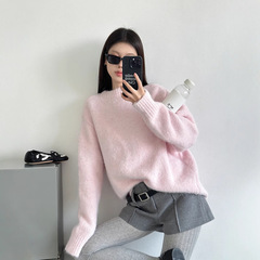 ピンクの馬海の毛の丸首のセーターの女性の冬のフランス式の甘くてゆったりしています。