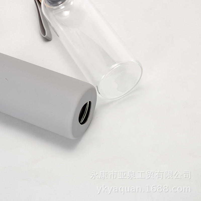 Suministro directo de fábrica Taza de vidrio con tapa de bambú transparente Taza de agua de vidrio de té de oficina de gran capacidad Taza de plástico transparente al por mayor