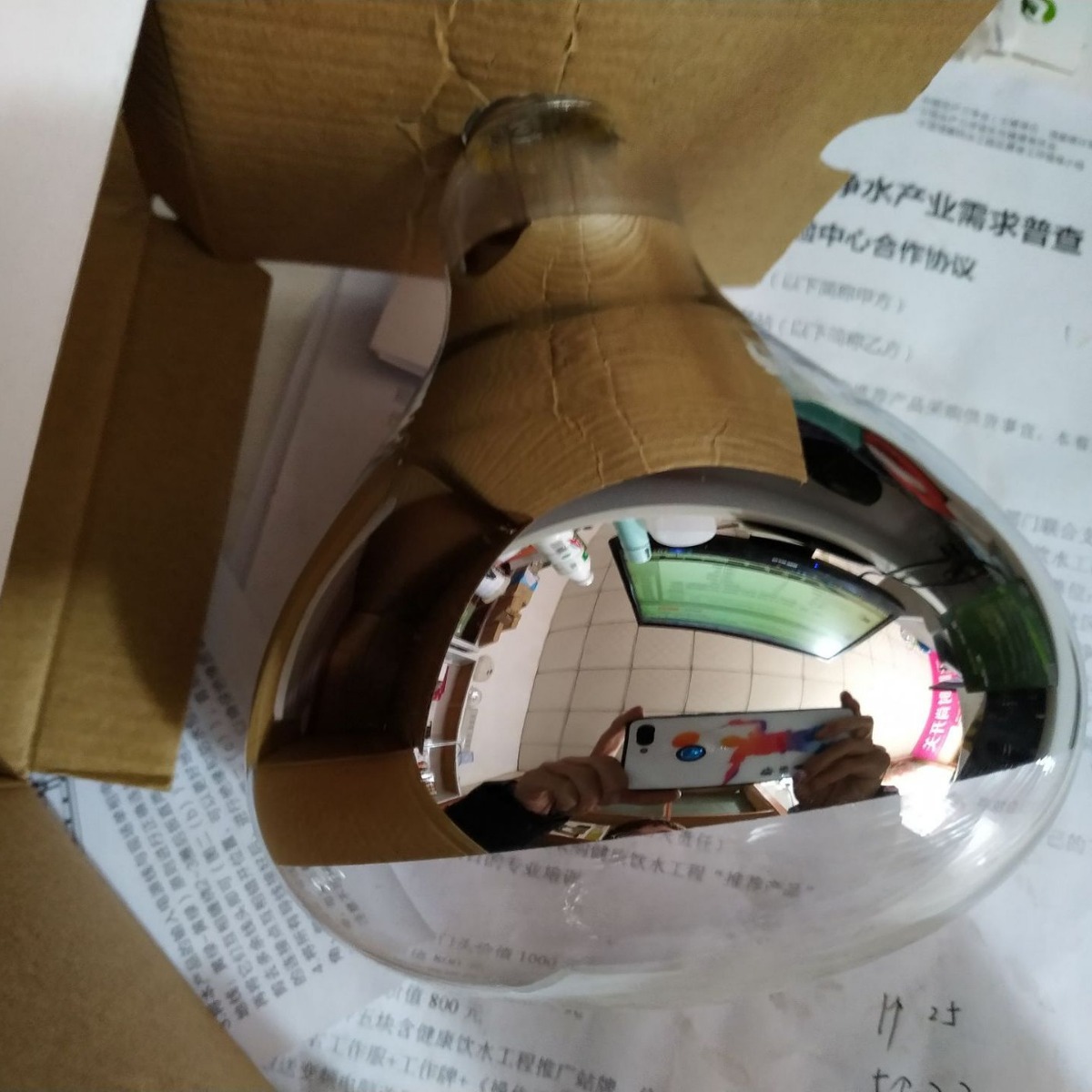 The Xiaogui bathroom heater bulb provides warmth and health for the whole family; it is made of hard glass.