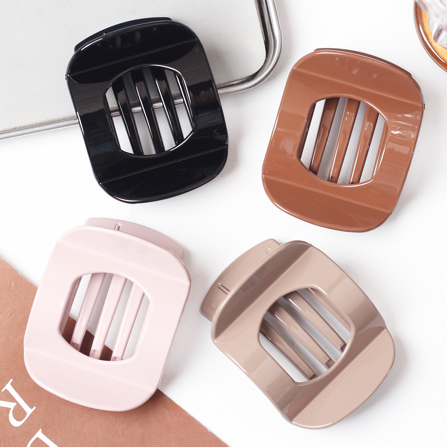 Ventas transfronterizas calientes PC tamaño medio brillante placa de color clip de cabello damas sensación avanzada antideslizante con dientes de cabello de la cabeza de las niñas