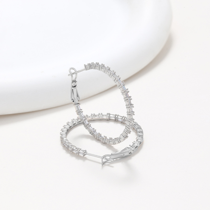 Xuping joyería de bronce anillo de piedra anillo redondo pendientes de orejas para mujeres europeas y americanas sensación transfronteriza de la personalidad de los pendientes para mujeres