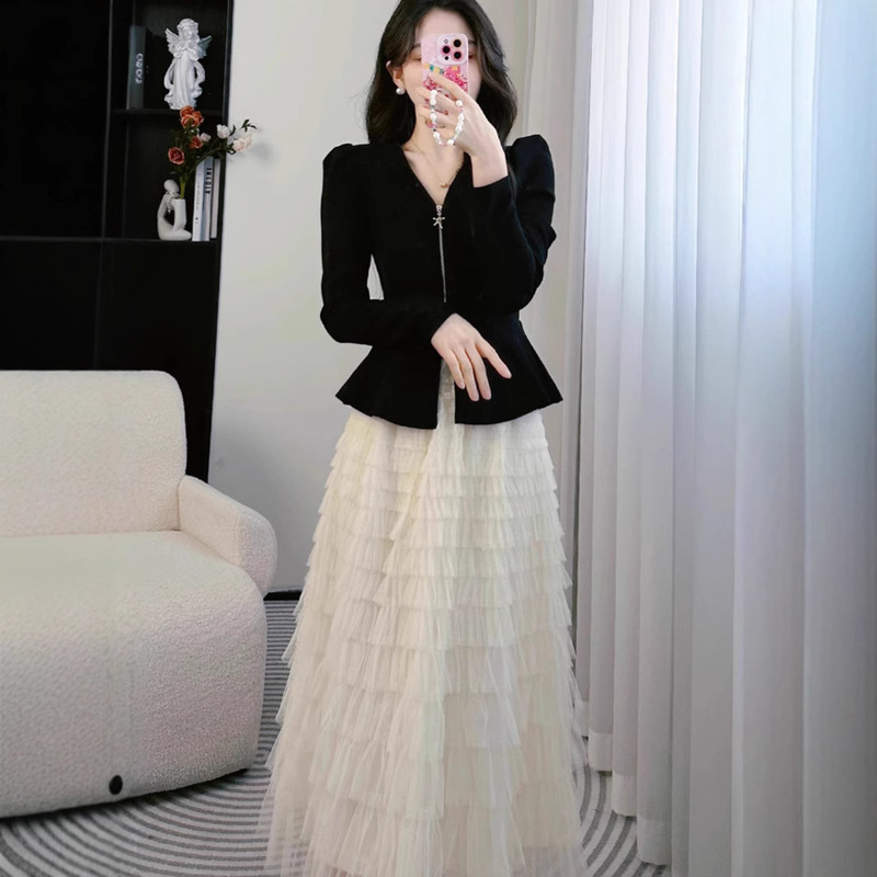 Heavy French-Style Slim-Fit Dress 2025 Spring and Autumn Elegant Outfit with a High-End Feel Top + Mesh Puffy Cake Skirt