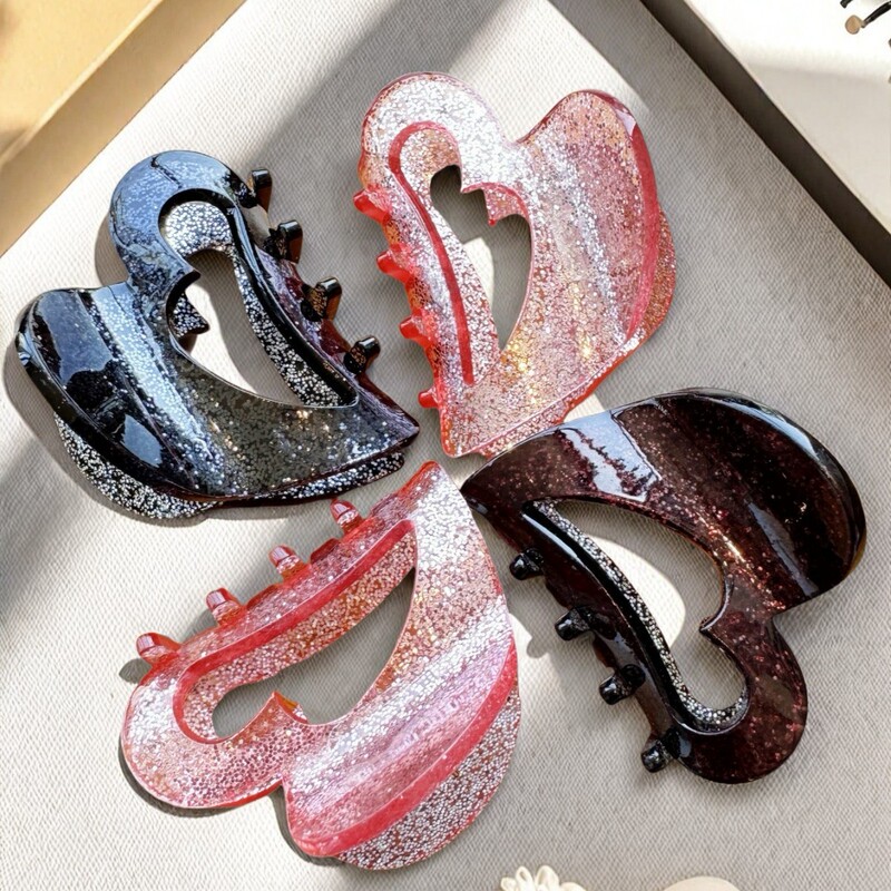Trendy Heart-Shaped Claw Clip for Bathing and Styling, Unique Design with a Girly Touch, High-End Ponytail Clip
