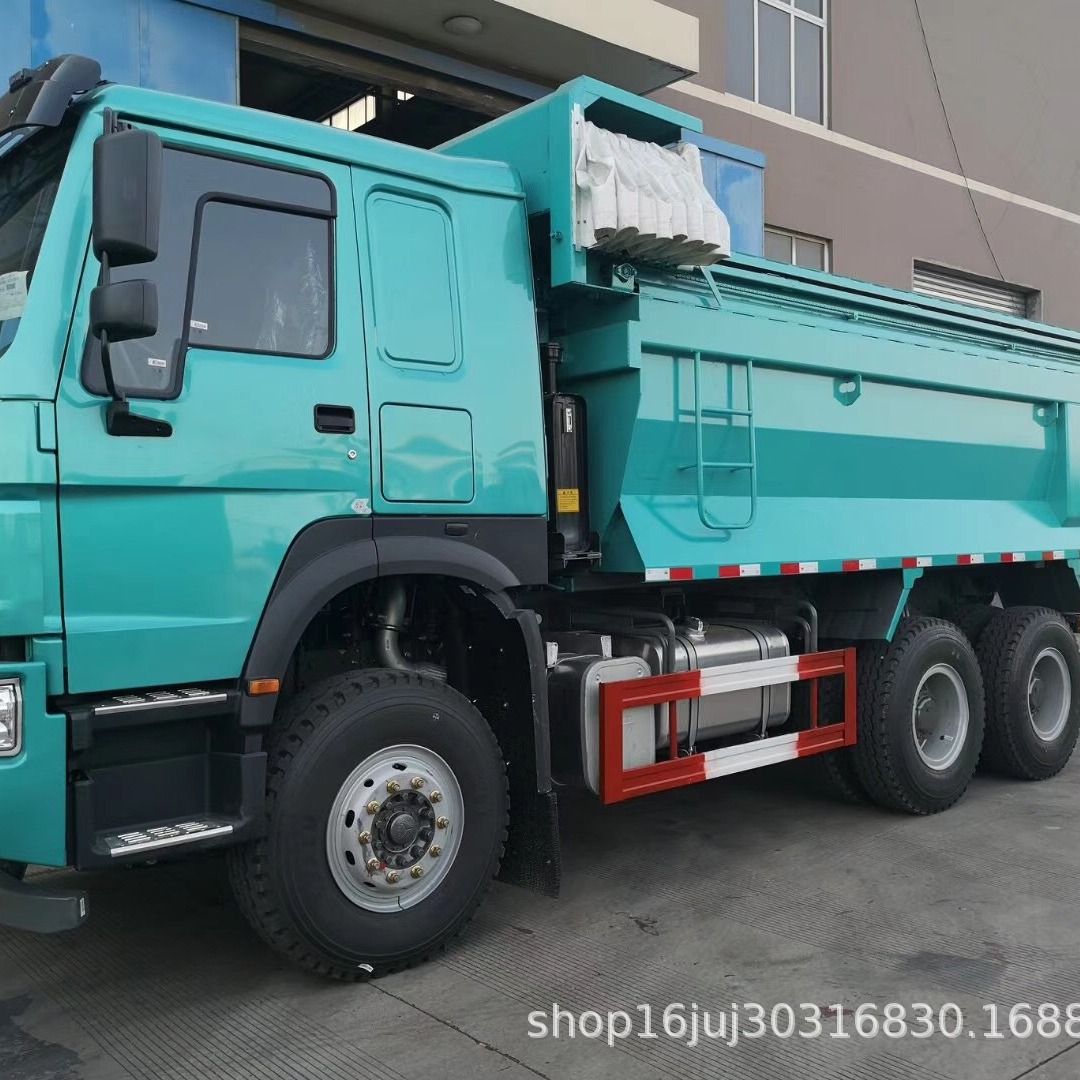 中国重汽豪沃翻斗自卸车出口18953179826