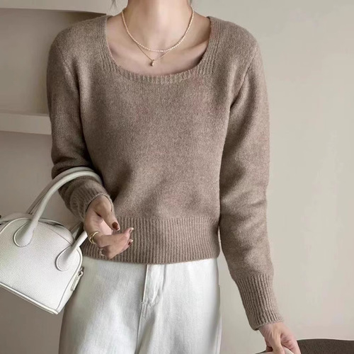 Pure & Alluring Autumn/Winter Red Square-Neck Knit Sweater: Women's Chic, Niche Design Top for Stylish Layering